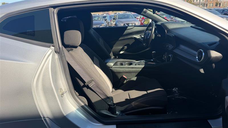 Used 2019 Chevrolet Camaro LT RWD image 6