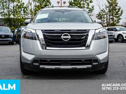 Used 2025 Nissan Pathfinder SL w/ SL Premium Package image 10