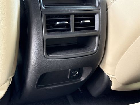 Used 2017 Cadillac XT5 Luxury w/ Driver Awareness Package image 11