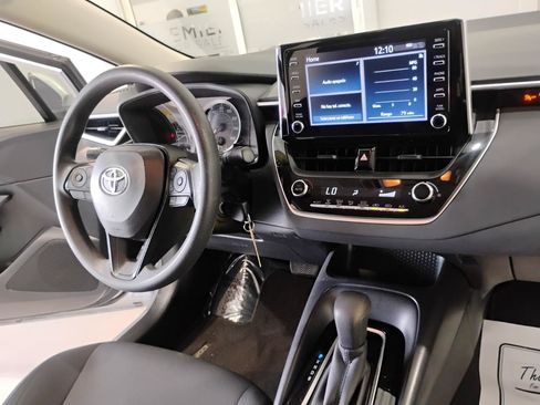 Used 2020 Toyota Corolla LE FWD image 90