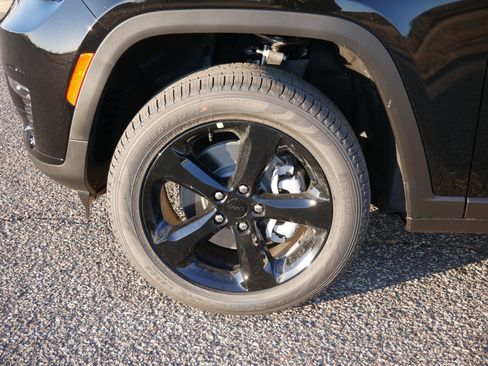 New 2025 Jeep Grand Cherokee L Limited w/ Black Appearance Package image 5