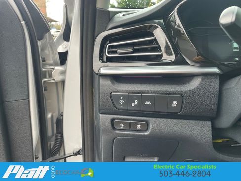 Used 2020 Kia Niro EX Premium image 25