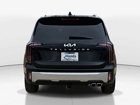 Used 2024 Kia Telluride EX w/ EX Captain's Chair Package image 6