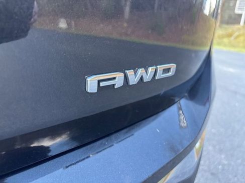 Used 2024 GMC Terrain SLT image 11