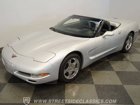 Used 1998 Chevrolet Corvette Convertible w/ Performance Handling Pkg RWD image 20