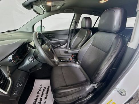 Used 2018 Chevrolet Trax LT w/ LT Convenience Package AWD/4WD image 22
