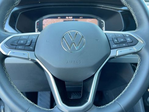 Used 2022 Volkswagen Taos SEL image 17