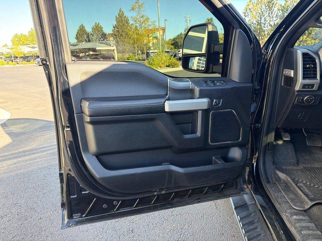 Used 2017 Ford F150 Lariat w/ Equipment Group 502A Luxury AWD/4WD image 9