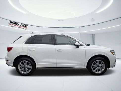 Used 2023 Audi Q3 2.0T Premium AWD/4WD image 2