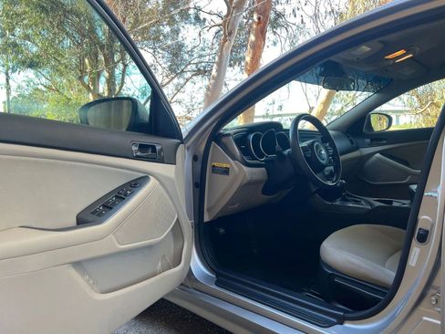 Used 2015 Kia Optima LX image 12