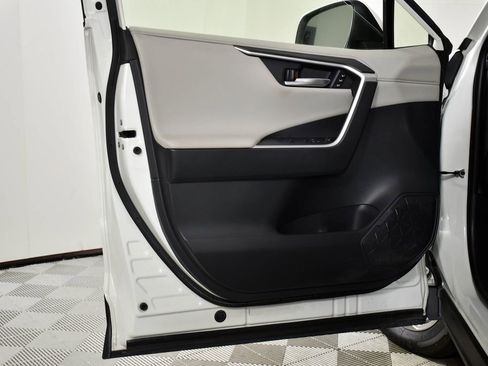 Certified 2019 Toyota RAV4 Limited image 18