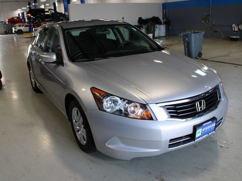 Used 2010 Honda Accord LX-P image 3