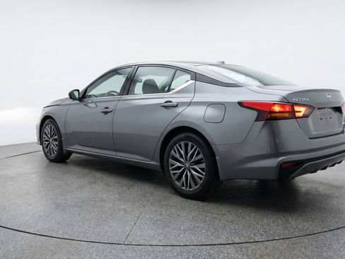 Used 2025 Nissan Altima 2.5 SV image 6