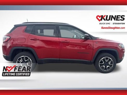 Used 2025 Jeep Compass Trailhawk AWD/4WD image 12