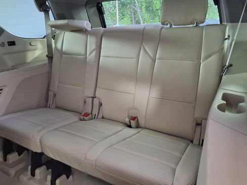 Used 2022 Cadillac Escalade Premium Luxury Platinum image 15