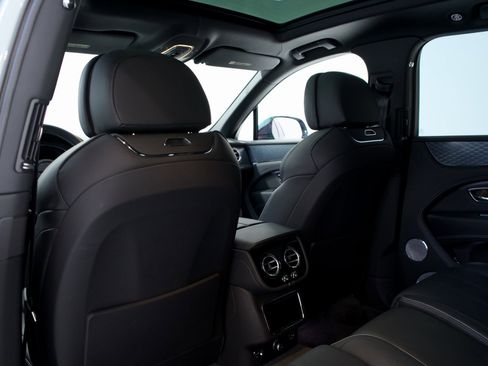 Certified 2025 Bentley Bentayga image 23