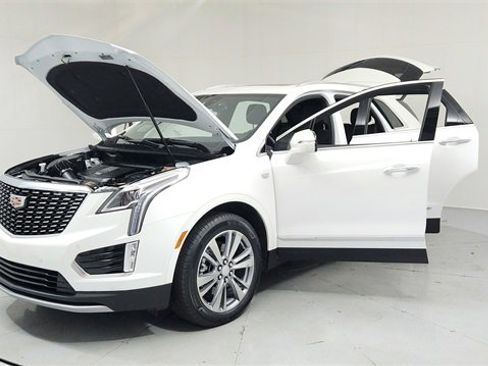 Certified 2025 Cadillac XT5 Premium Luxury w/ LPO, Floor Liner Package image 9