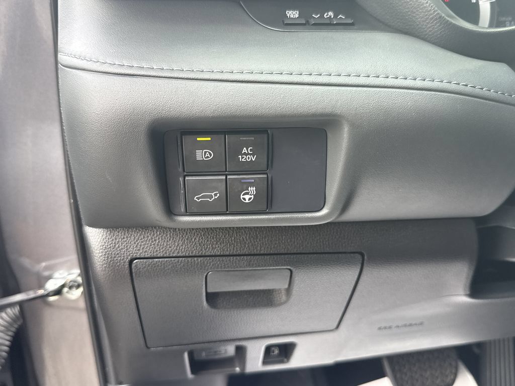 Used 2021 Toyota Highlander Limited FWD image 19