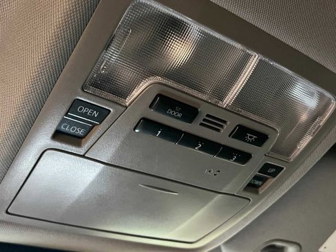 Used 2018 Toyota Highlander SE image 27