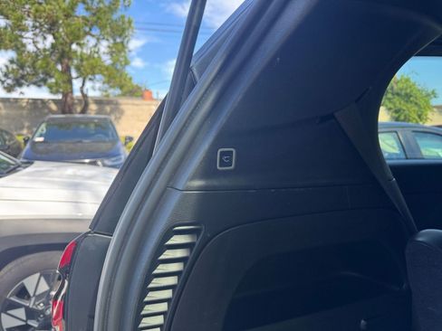 Used 2025 Chrysler Pacifica Select image 23