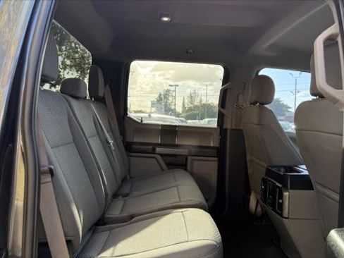 Used 2017 Ford F150 XLT image 19