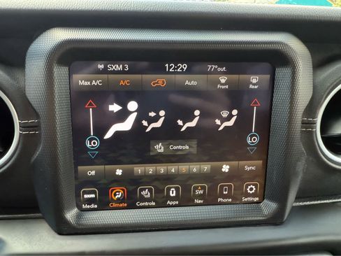 Used 2022 Jeep Wrangler Unlimited Sahara w/ Cold Weather Group image 21