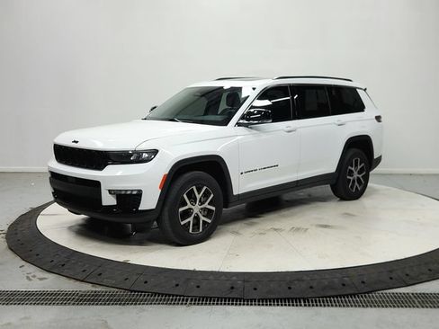 Used 2023 Jeep Grand Cherokee L Limited w/ Trailer Tow Group (B) RWD image 4
