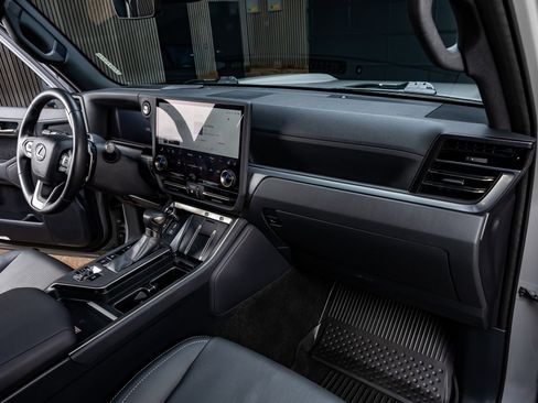 Used 2024 Lexus GX 550 w/ Accessory Package (Z1) AWD/4WD image 18