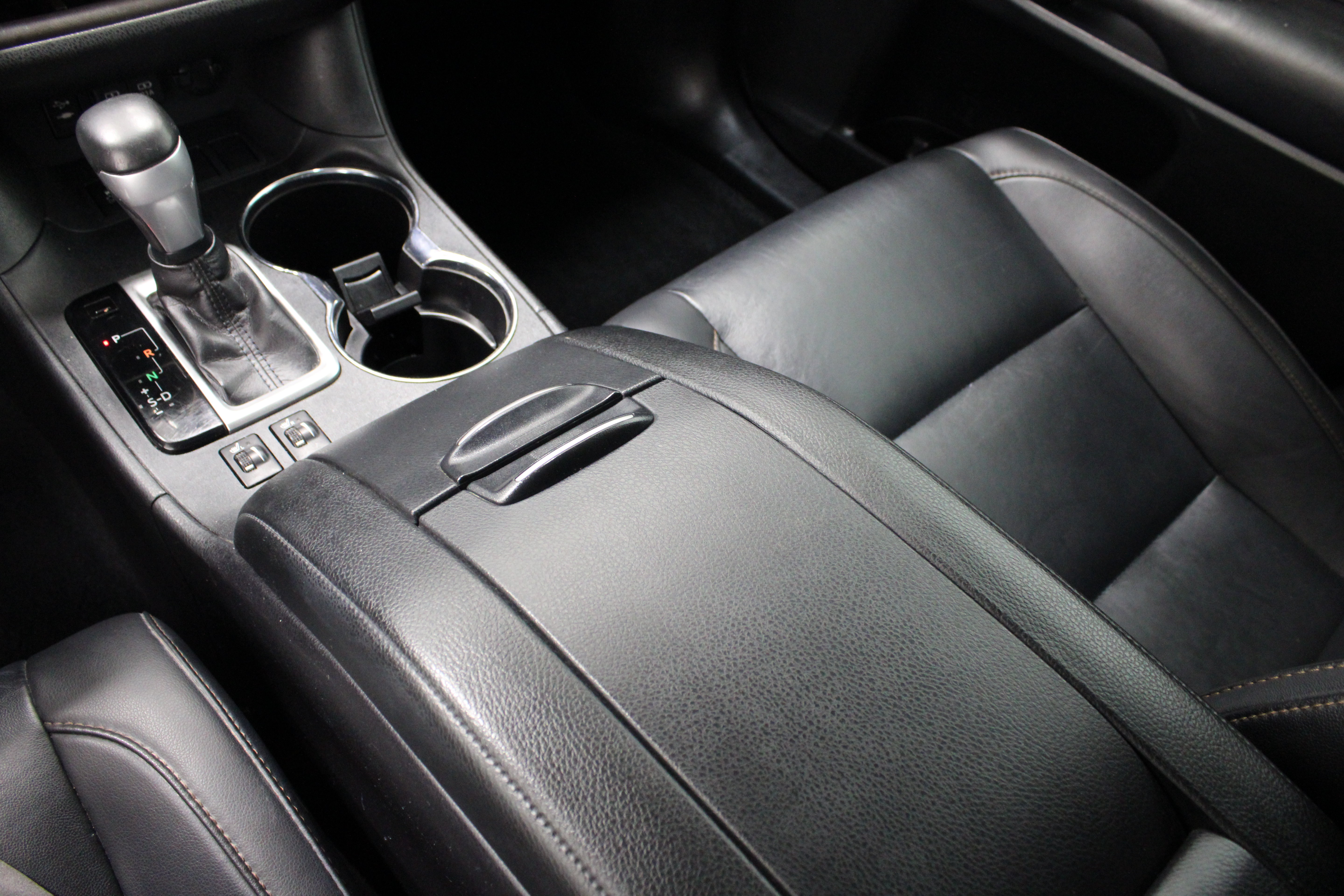 Used 2019 Toyota Highlander XLE FWD image 17