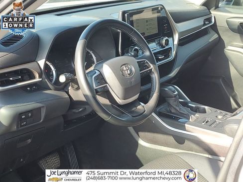 Used 2023 Toyota Highlander LE AWD/4WD image 12