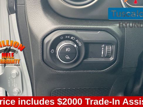 Used 2023 Jeep Gladiator Sport image 15