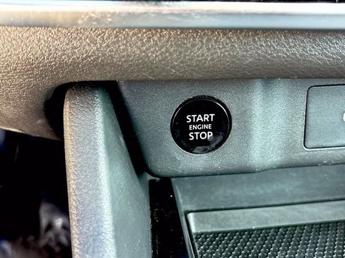 Used 2025 Nissan Rogue SV FWD image 18