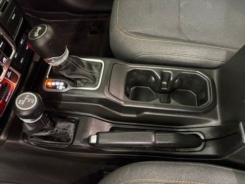 Used 2024 Jeep Wrangler Unlimited Sport AWD/4WD image 29