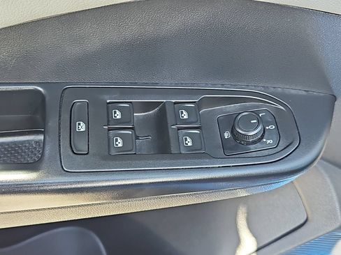 Used 2022 Volkswagen Taos SE FWD image 25