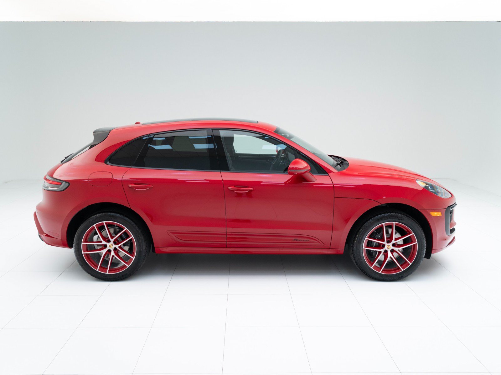 Certified 2026 Porsche Macan AWD/4WD image 8