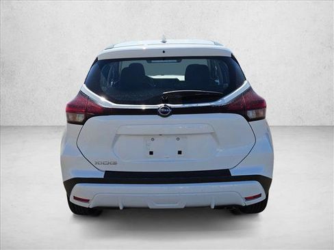 Used 2022 Nissan Kicks S image 6