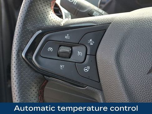 Used 2025 Chevrolet Trax RS w/ Sunroof Package image 7