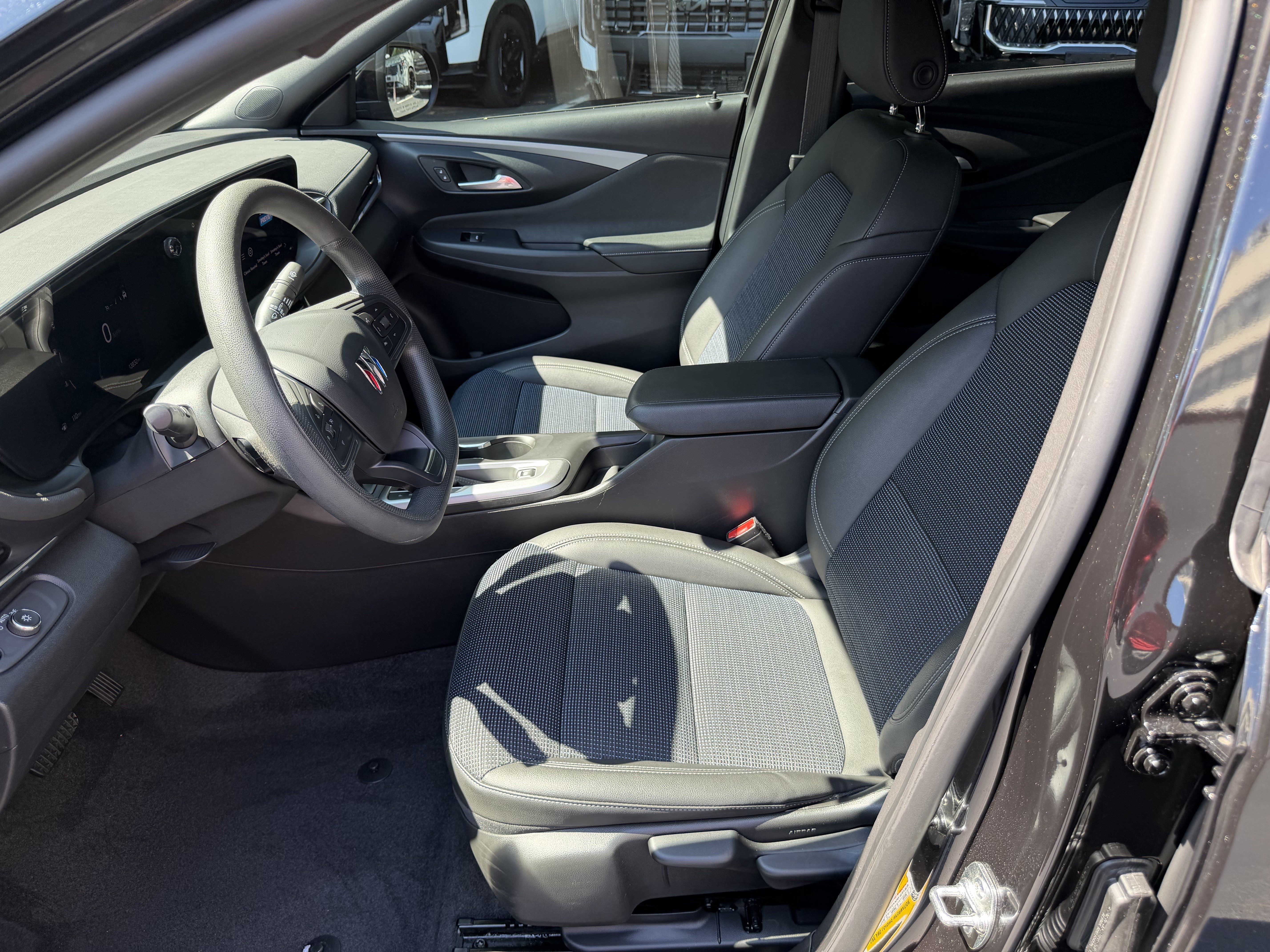 Used 2026 Buick Envista Preferred w/ Convenience II Package FWD image 9