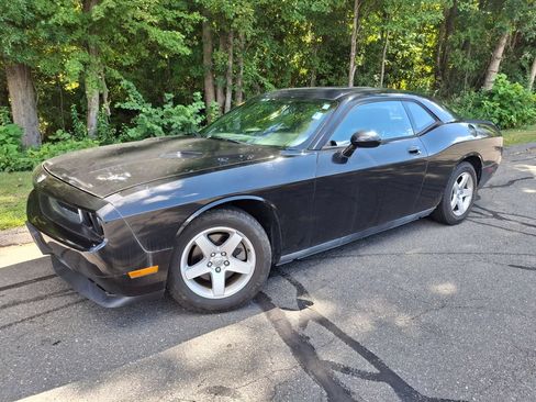 Used 2010 Dodge Challenger SE RWD image 1
