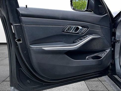 Used 2020 BMW 330i xDrive Sedan w/ Premium Package AWD/4WD image 23