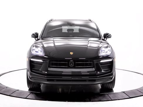 Certified 2026 Porsche Macan AWD/4WD image 10
