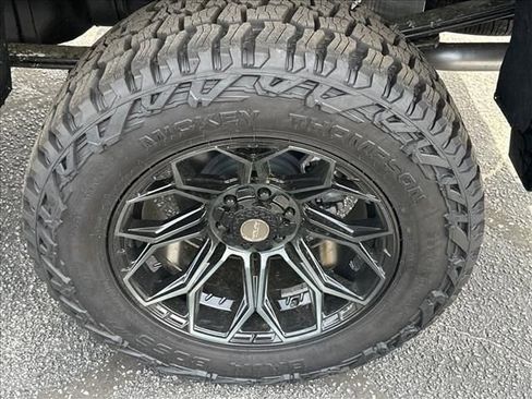New 2026 GMC Sierra 1500 AT4 w/ Technology Package AWD/4WD image 17