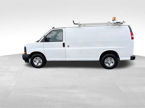 Used 2017 Chevrolet Express 2500 image 6