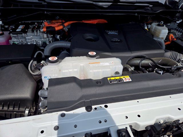 Used 2025 Toyota Sequoia SR5 AWD/4WD image 22