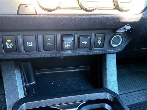 Certified 2022 Toyota Tacoma TRD Off-Road image 34