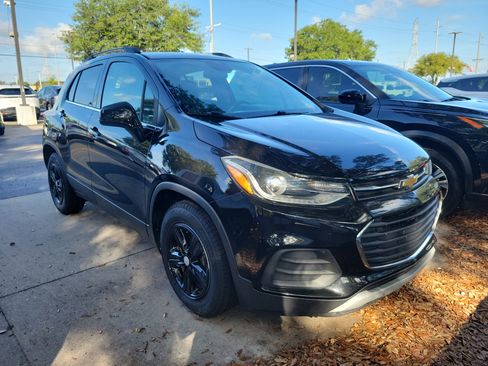 Used 2020 Chevrolet Trax LT w/ Driver Confidence Package FWD image 1