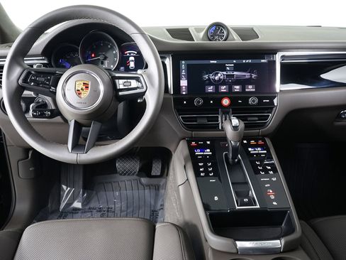 Used 2026 Porsche Macan AWD/4WD image 26