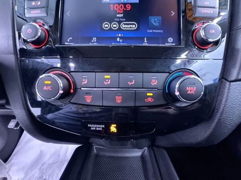 Used 2020 Nissan Rogue S FWD image 29