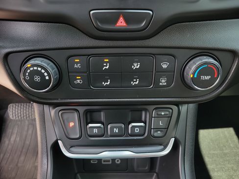 Used 2020 GMC Terrain SLE image 13