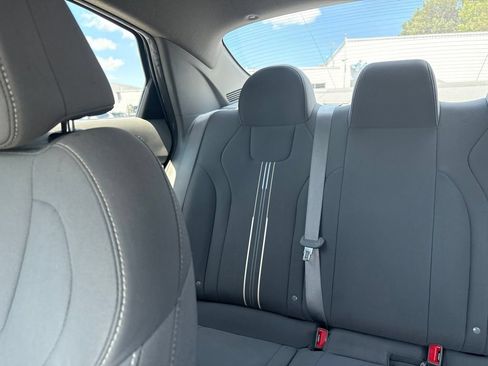 Used 2023 Hyundai Elantra SEL w/ Preferred Accessory Package FWD image 12